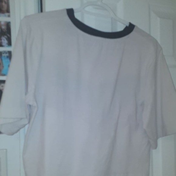 Kendall and Kylie designed shirt. - Picture 4 of 4